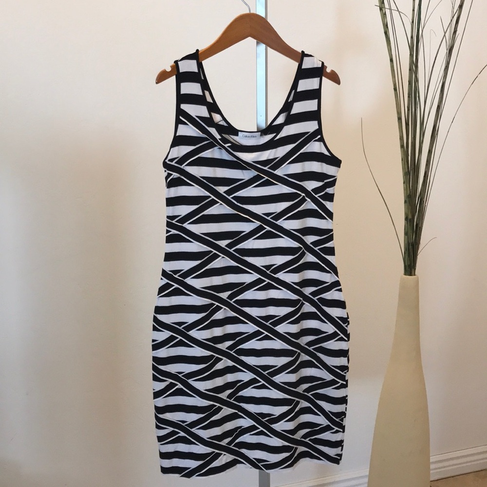 Calvin Klein black/ White dress 👗 just beautiful